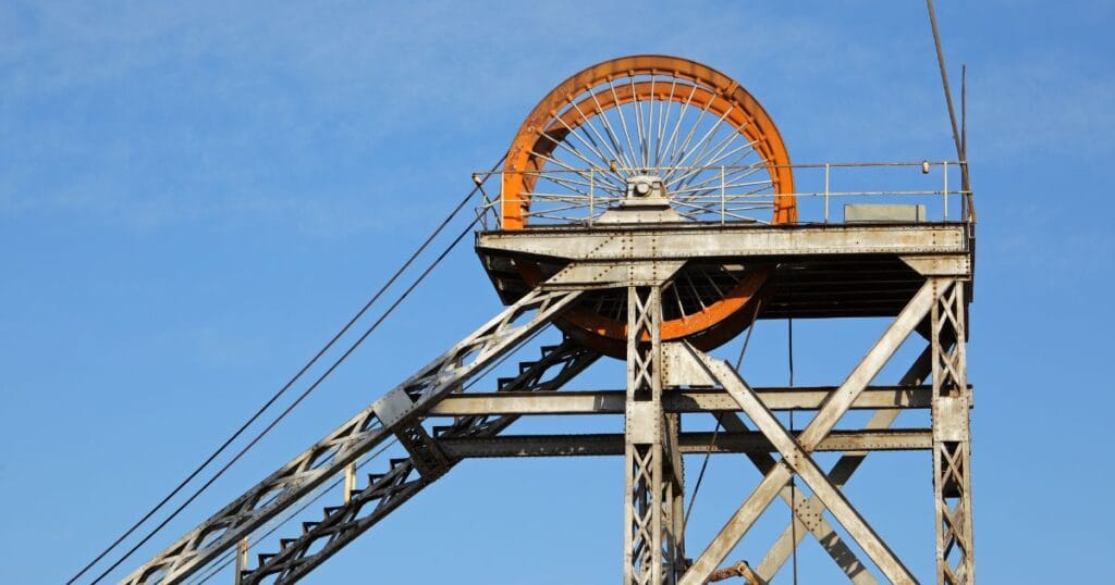 what does the headgear of a mine do image